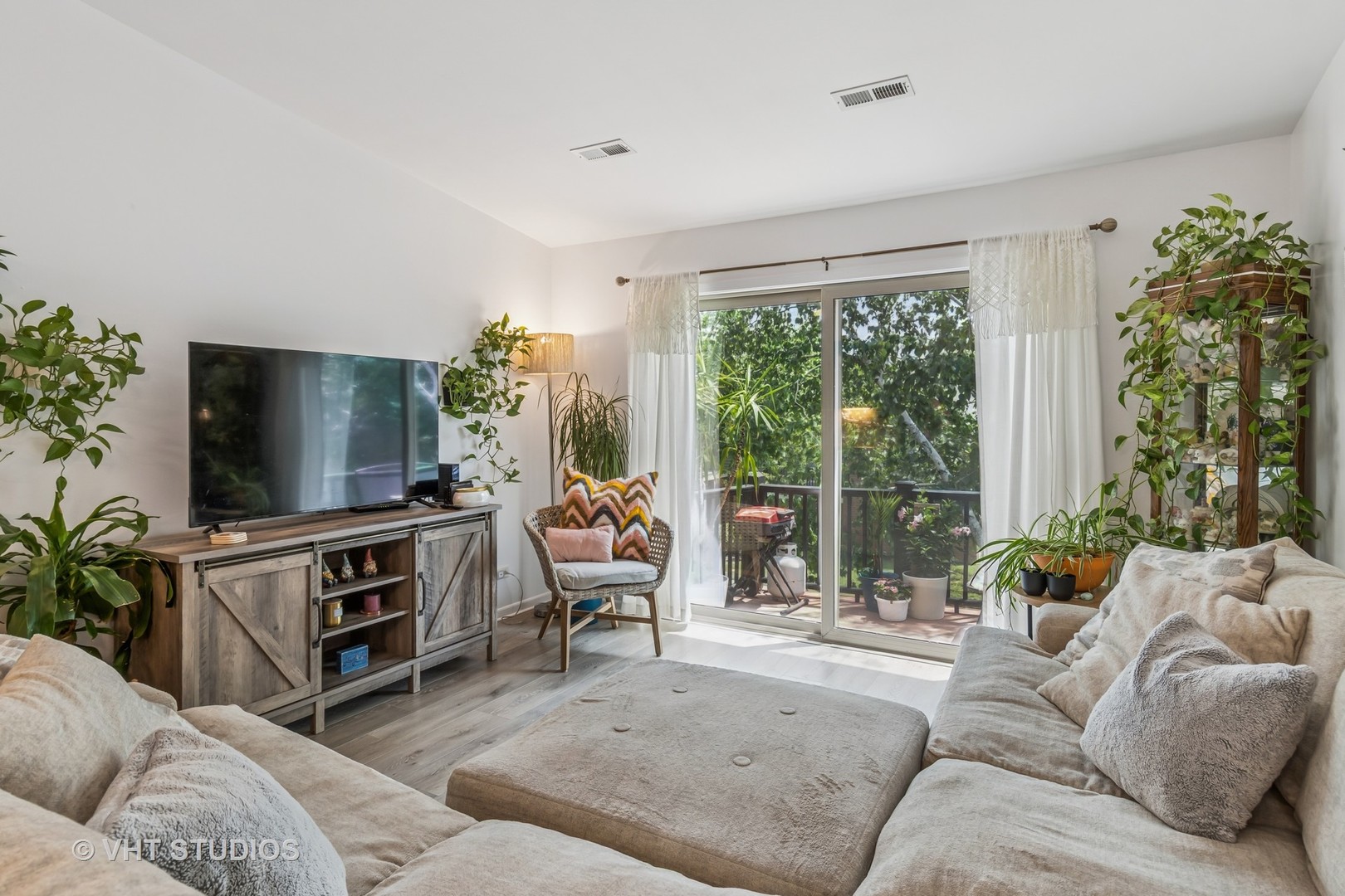 1336 McDowell Road #201, Naperville, IL 60563