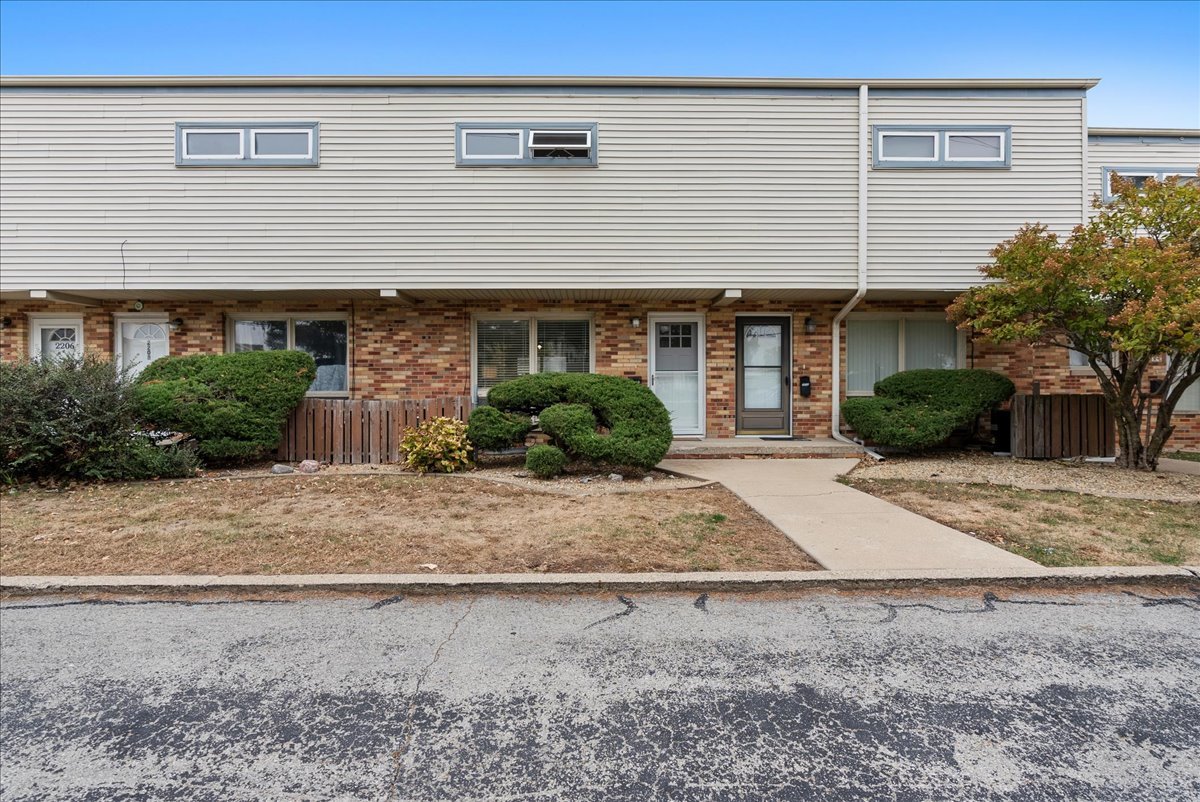 2210 E Lincoln Street, Bloomington, IL 61701