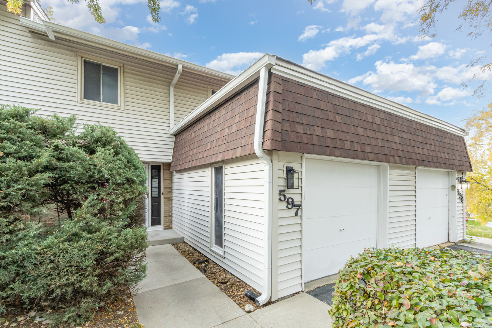 597 Eric Way, Bolingbrook, IL 60440