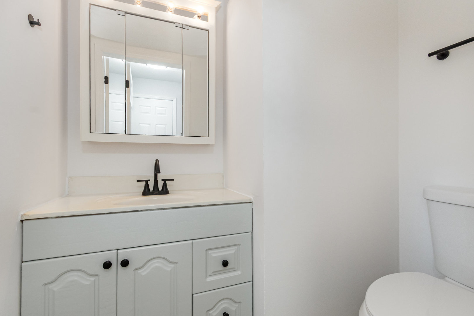 597 Eric Way, Bolingbrook, IL 60440