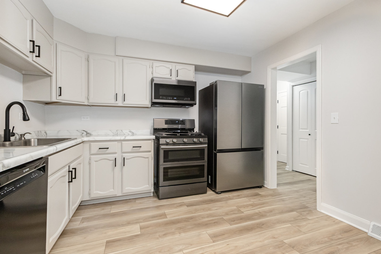 597 Eric Way, Bolingbrook, IL 60440