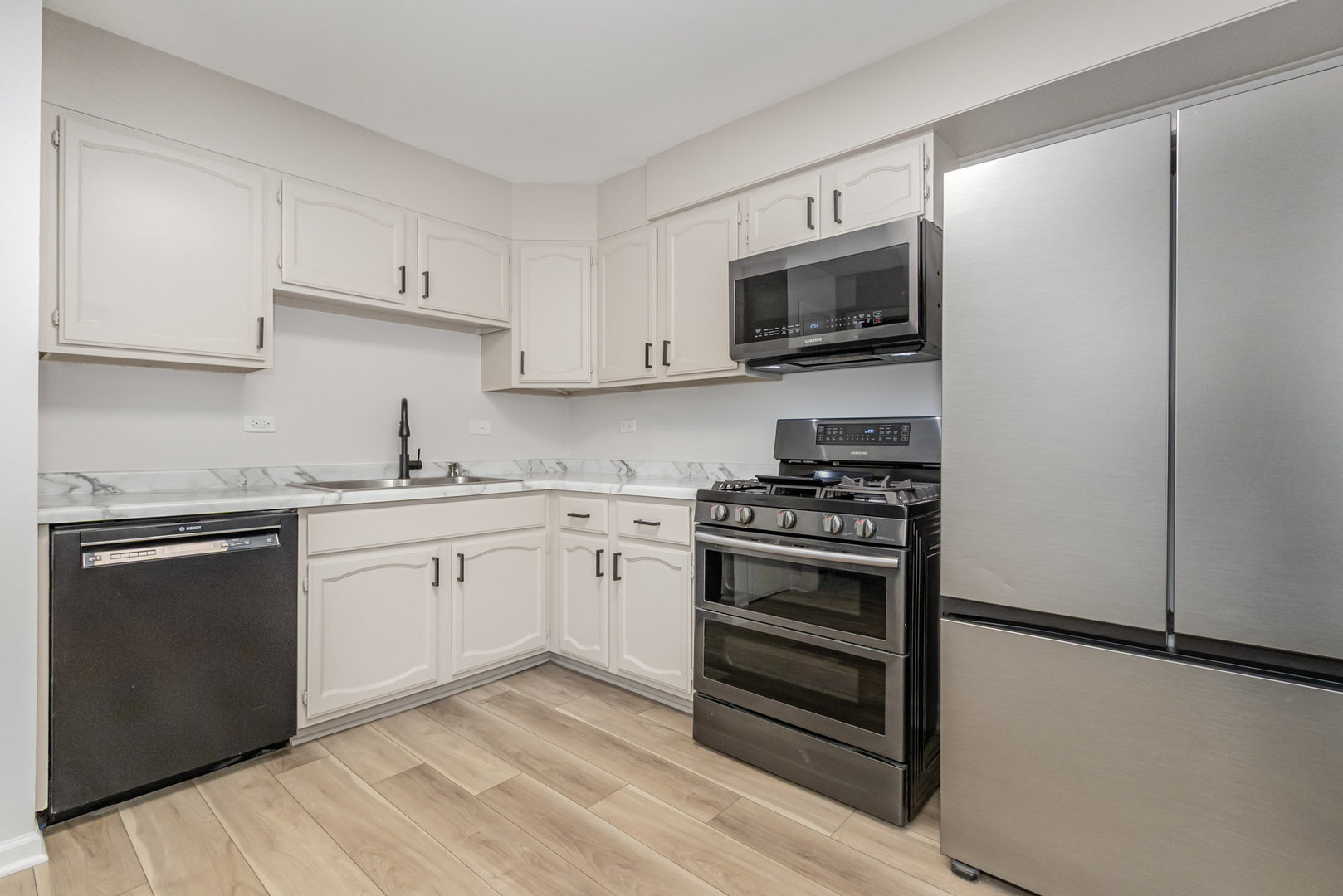 597 Eric Way, Bolingbrook, IL 60440