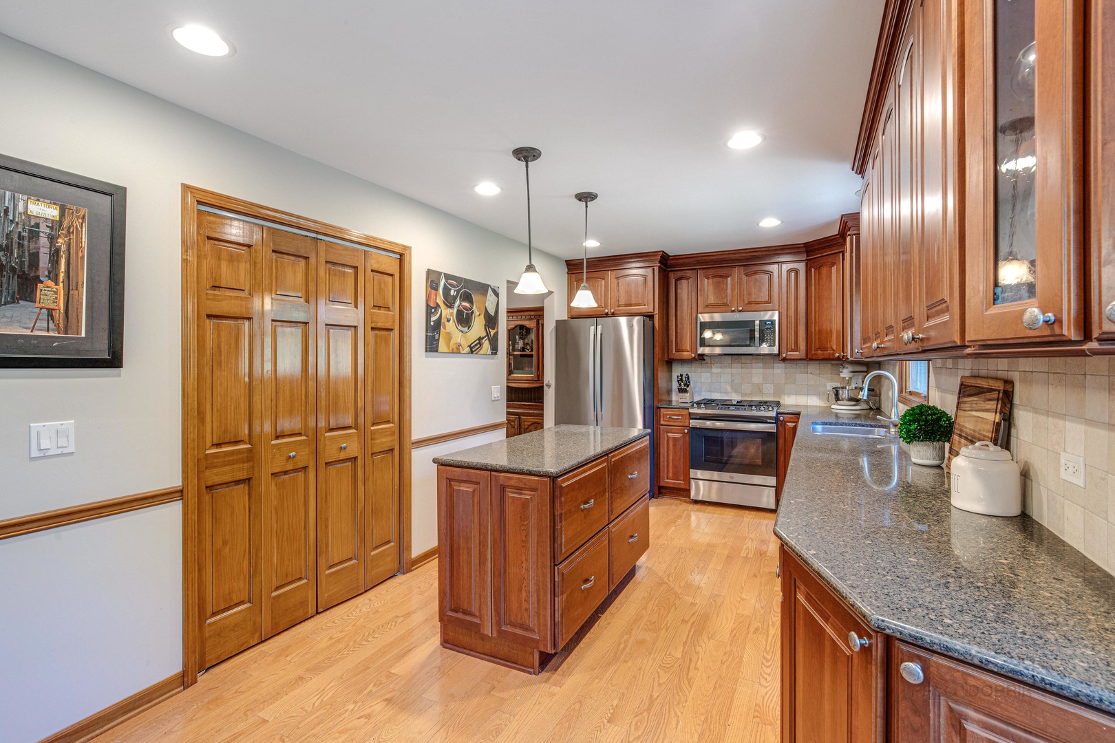 619 N California Avenue, Mundelein, IL 60060