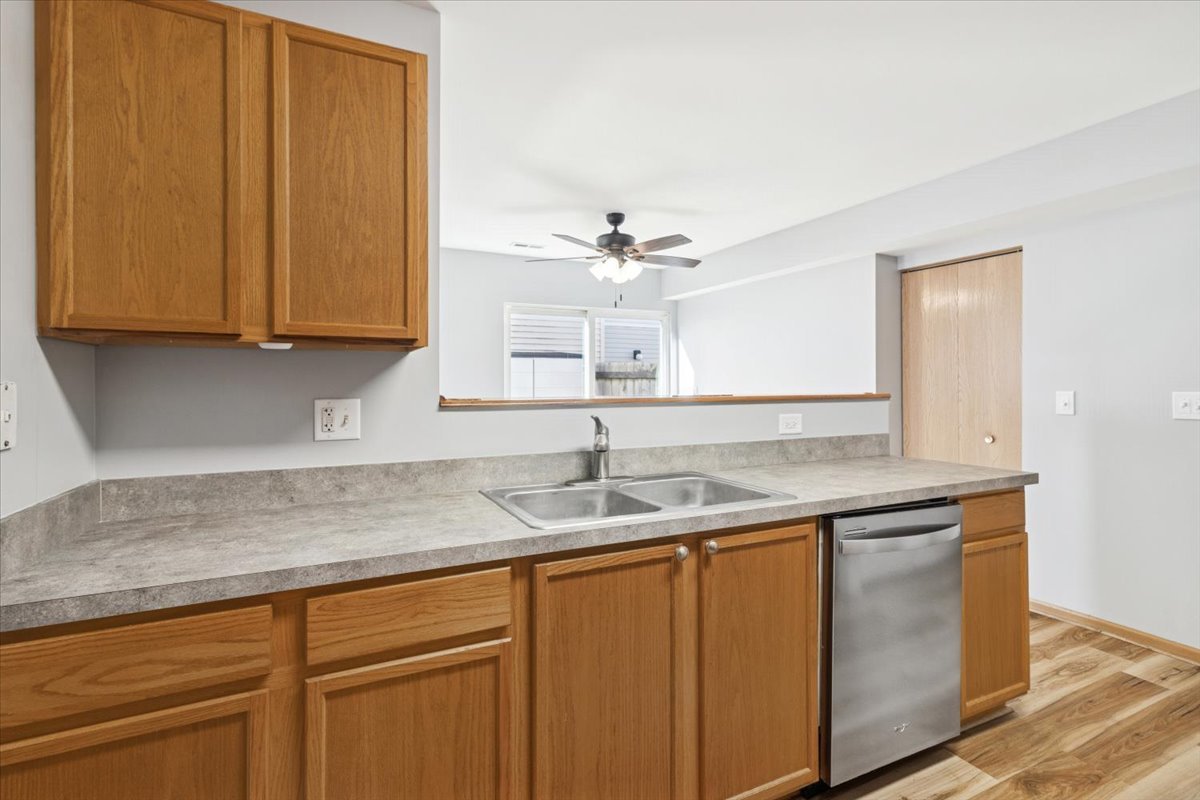 1752 Simms Street, Aurora, IL 60504