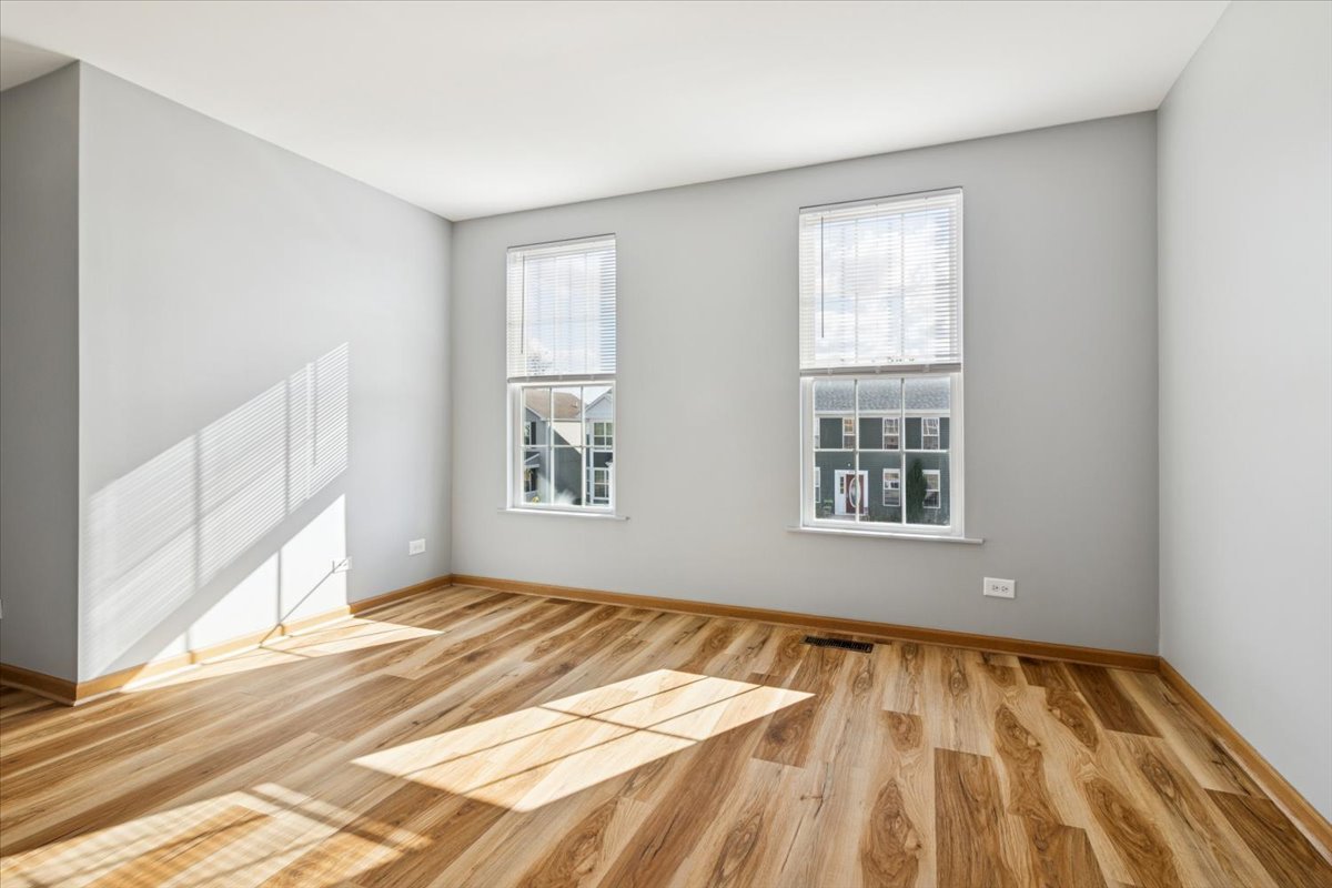 1752 Simms Street, Aurora, IL 60504