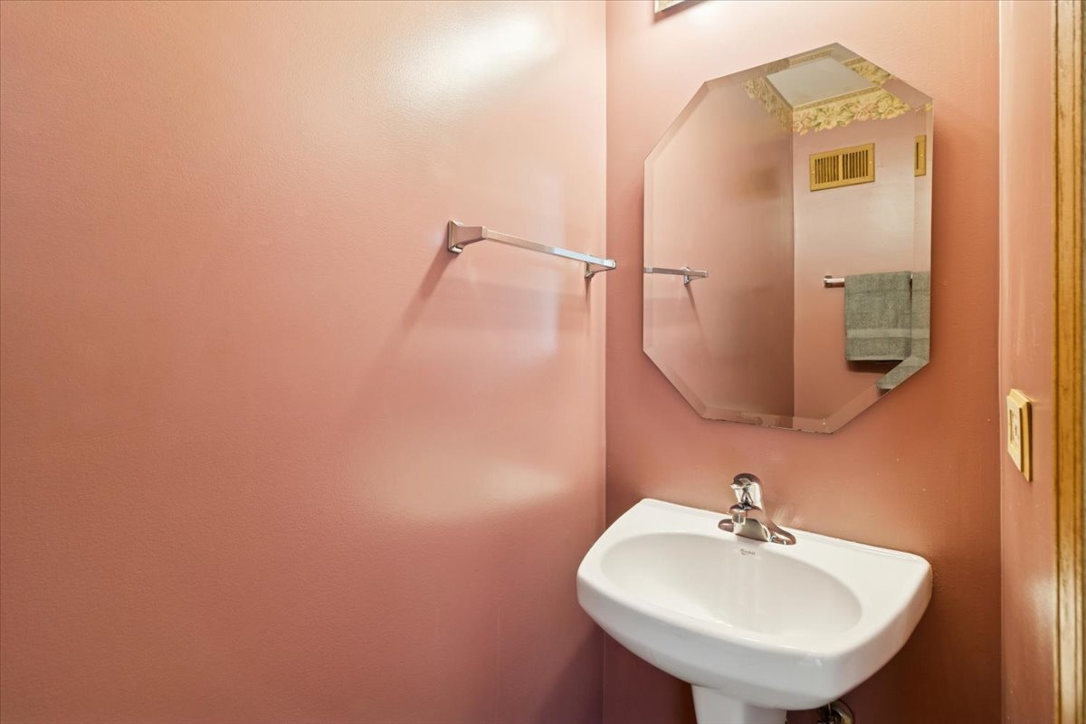 1752 Simms Street, Aurora, IL 60504