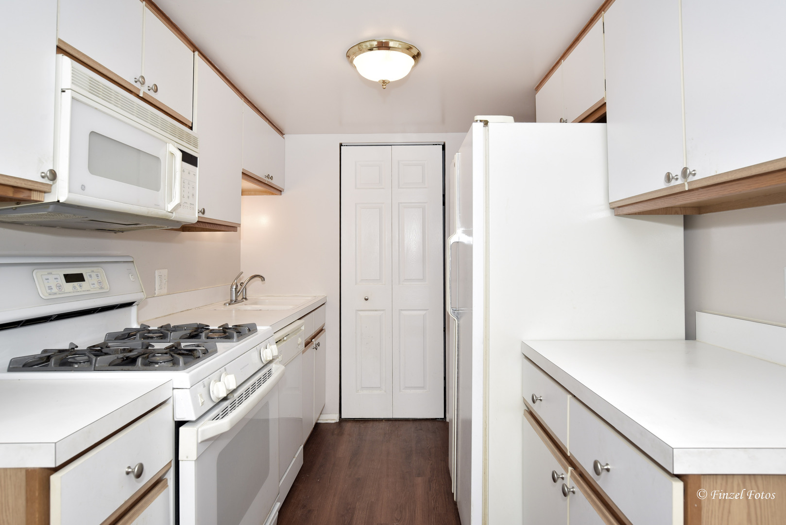 1940 Kenilworth Circle #H, Hoffman Estates, IL 60169