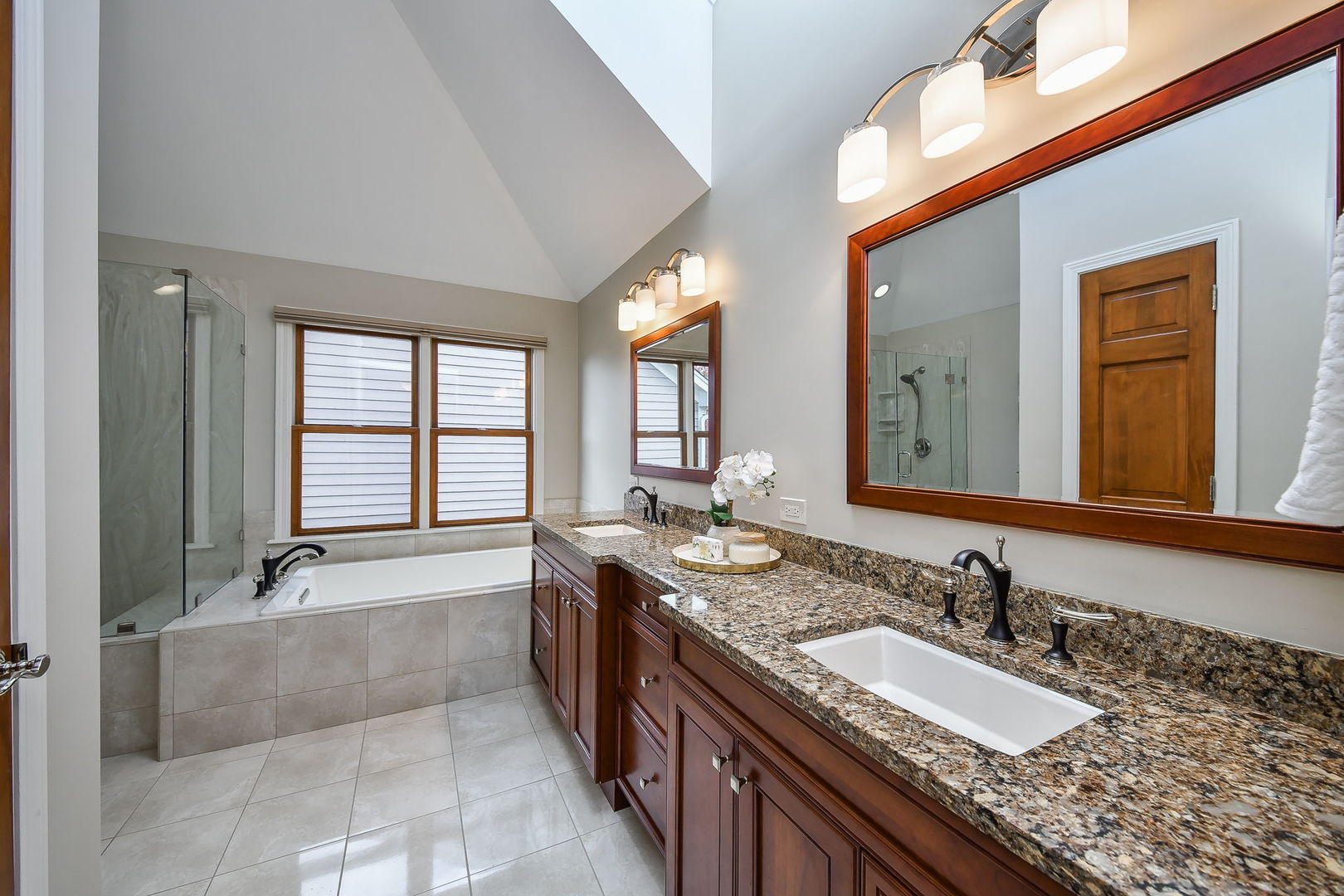 26W276 Thorngate Lane, Winfield, IL 60190