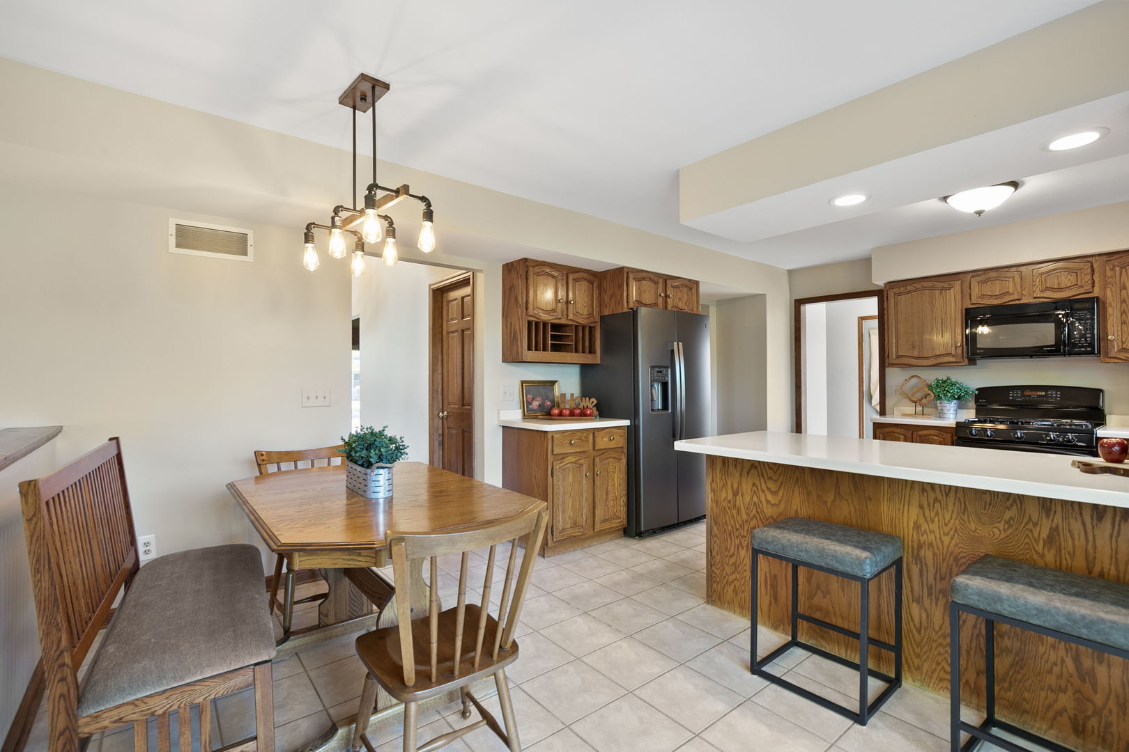 508 West Trail, Grayslake, IL 60030