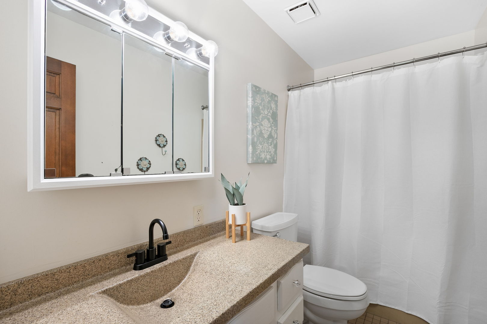 508 West Trail, Grayslake, IL 60030