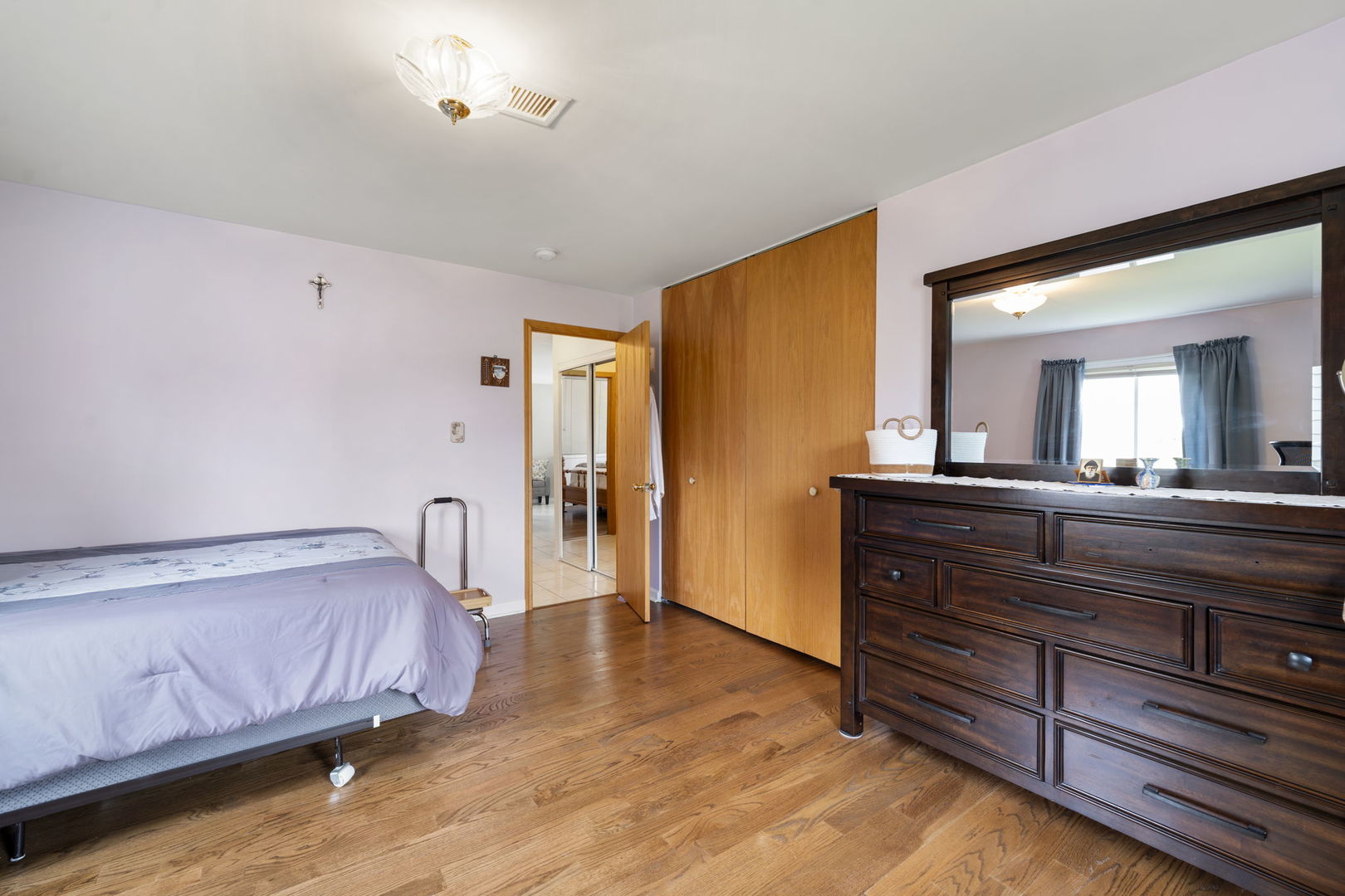 100 Des Plaines Lane, Hoffman Estates, IL 60169