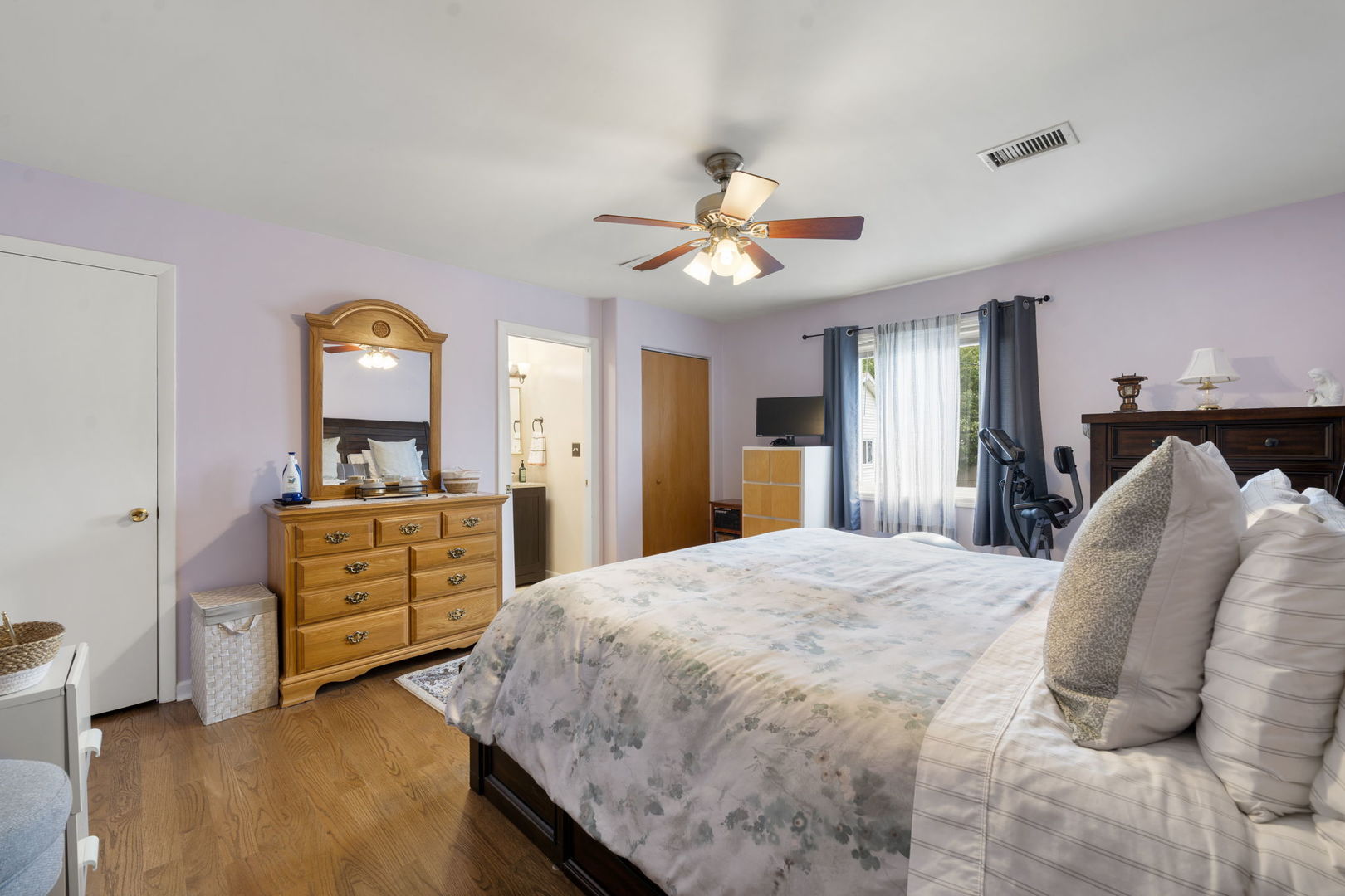 100 Des Plaines Lane, Hoffman Estates, IL 60169