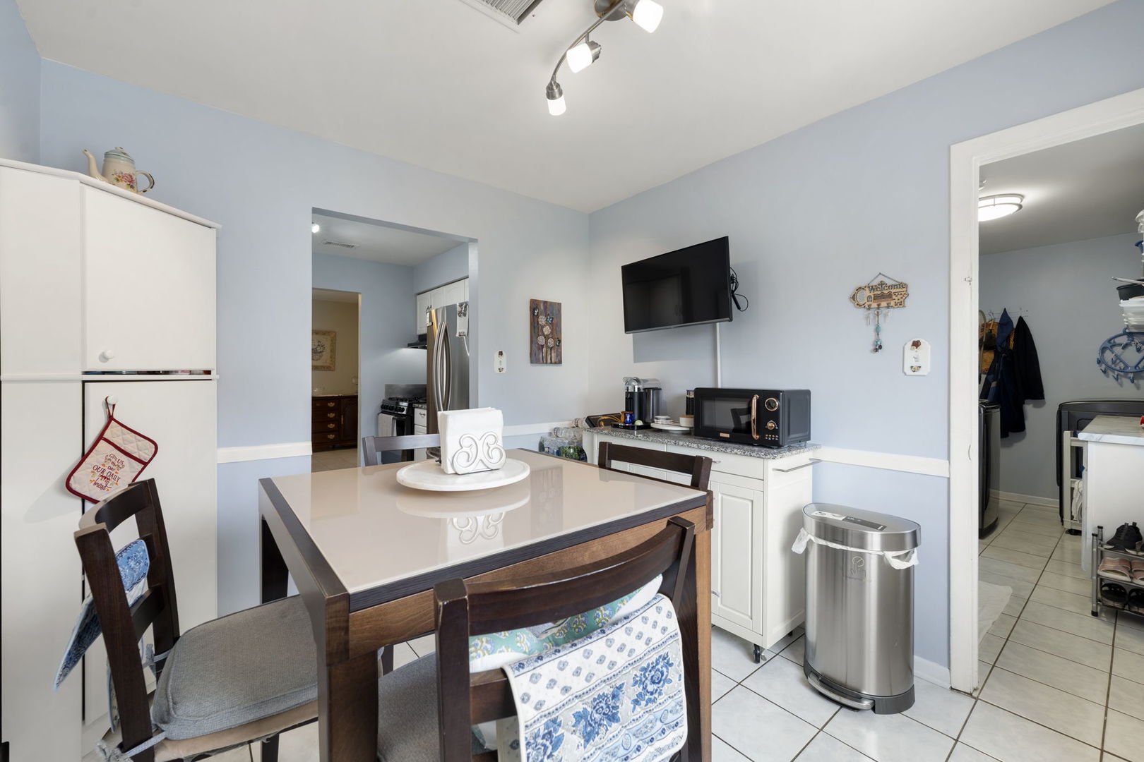 100 Des Plaines Lane, Hoffman Estates, IL 60169