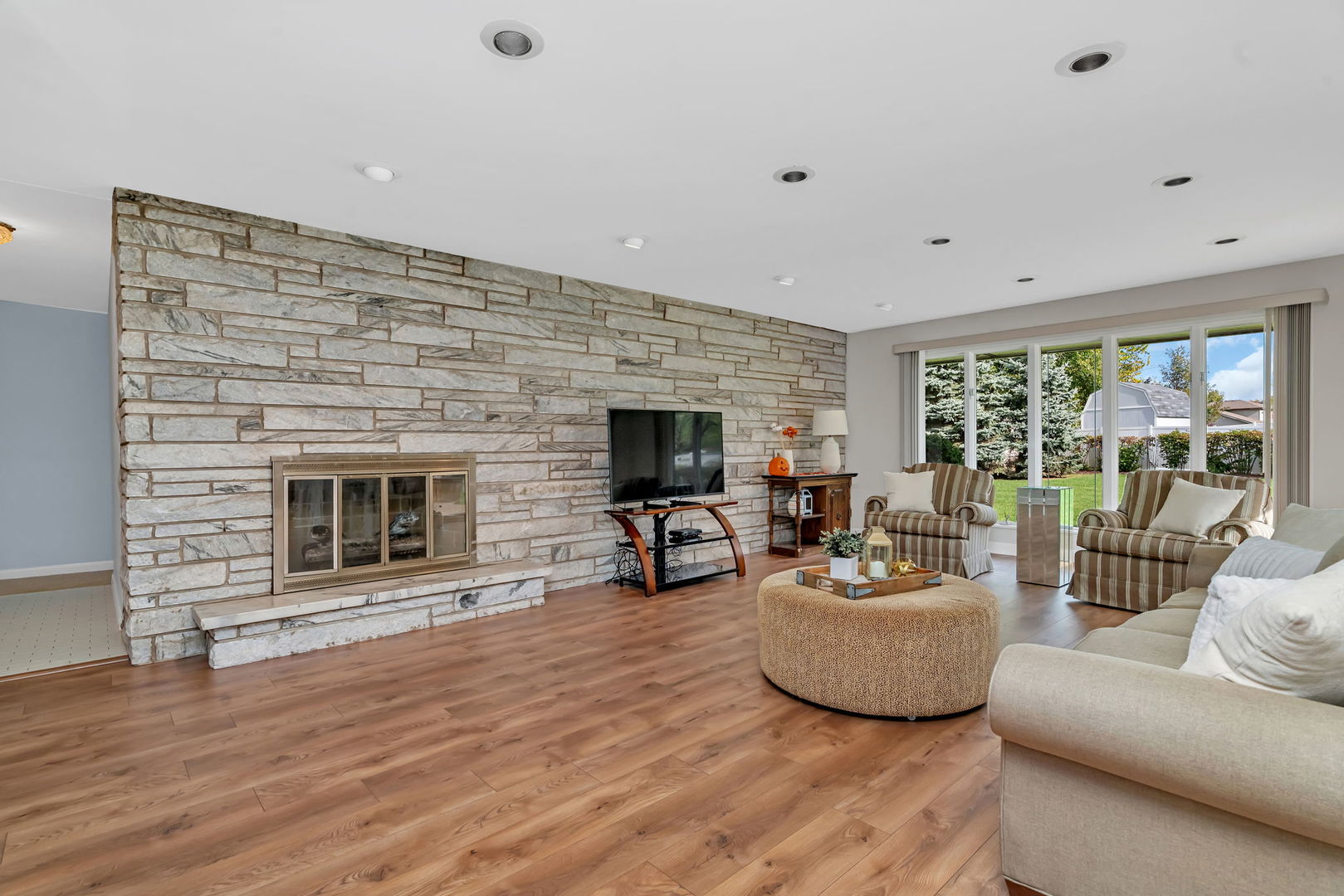 704 Lois Place, Joliet, IL 60435