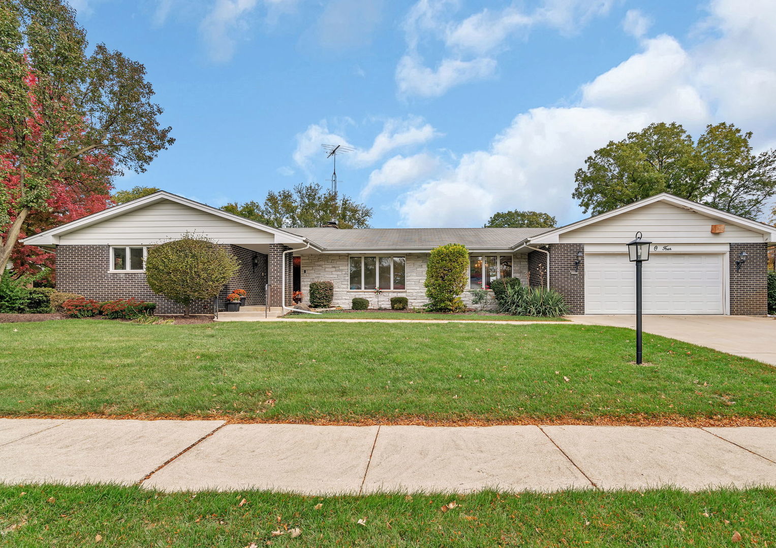 704 Lois Place, Joliet, IL 60435