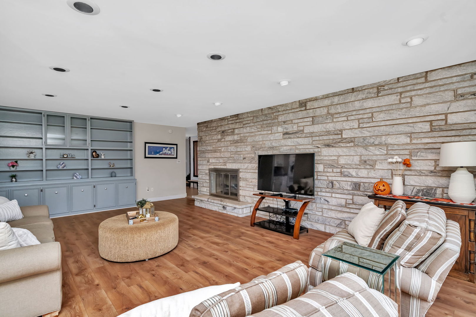 704 Lois Place, Joliet, IL 60435