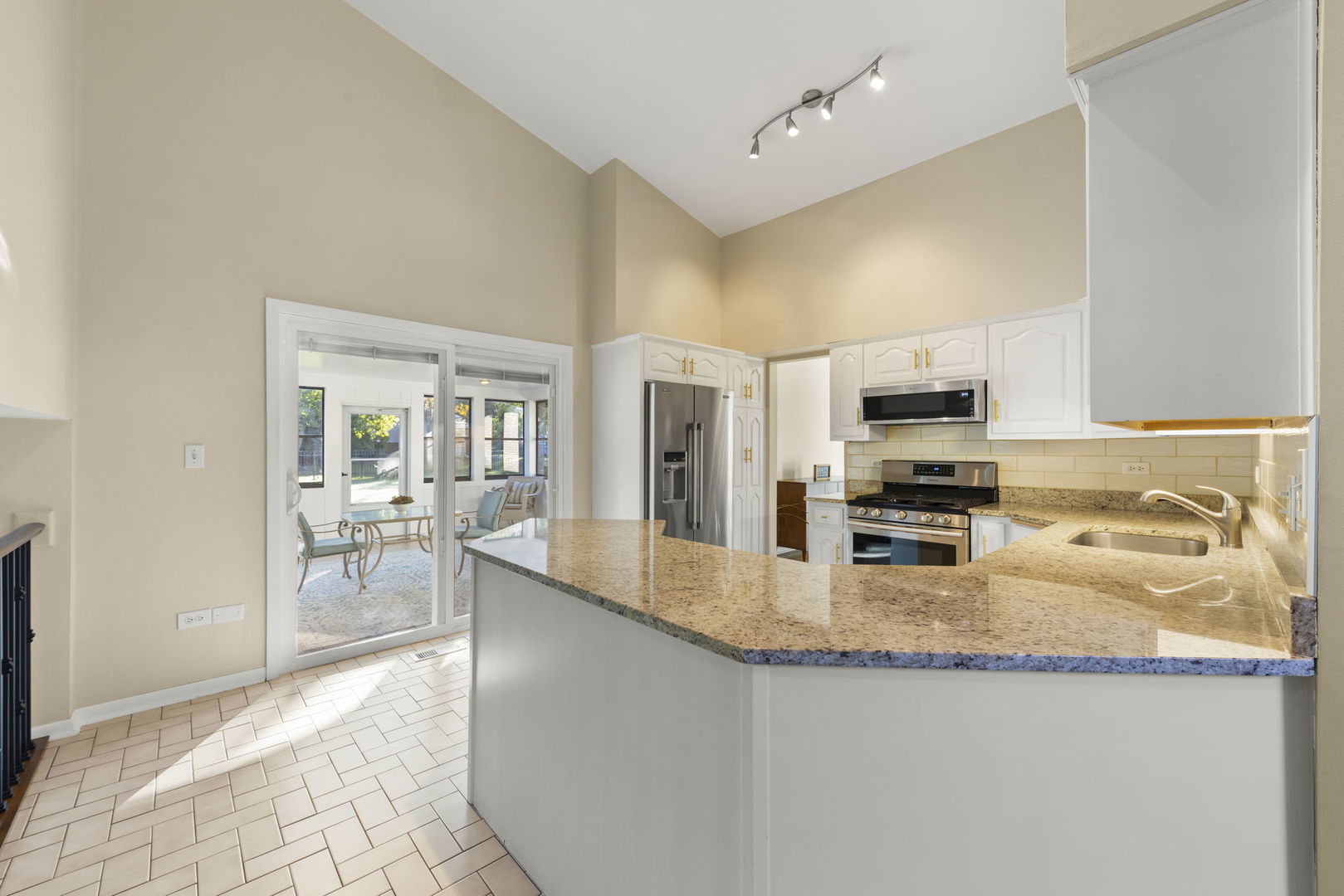 797 Oakwood Drive, Frankfort, IL 60423