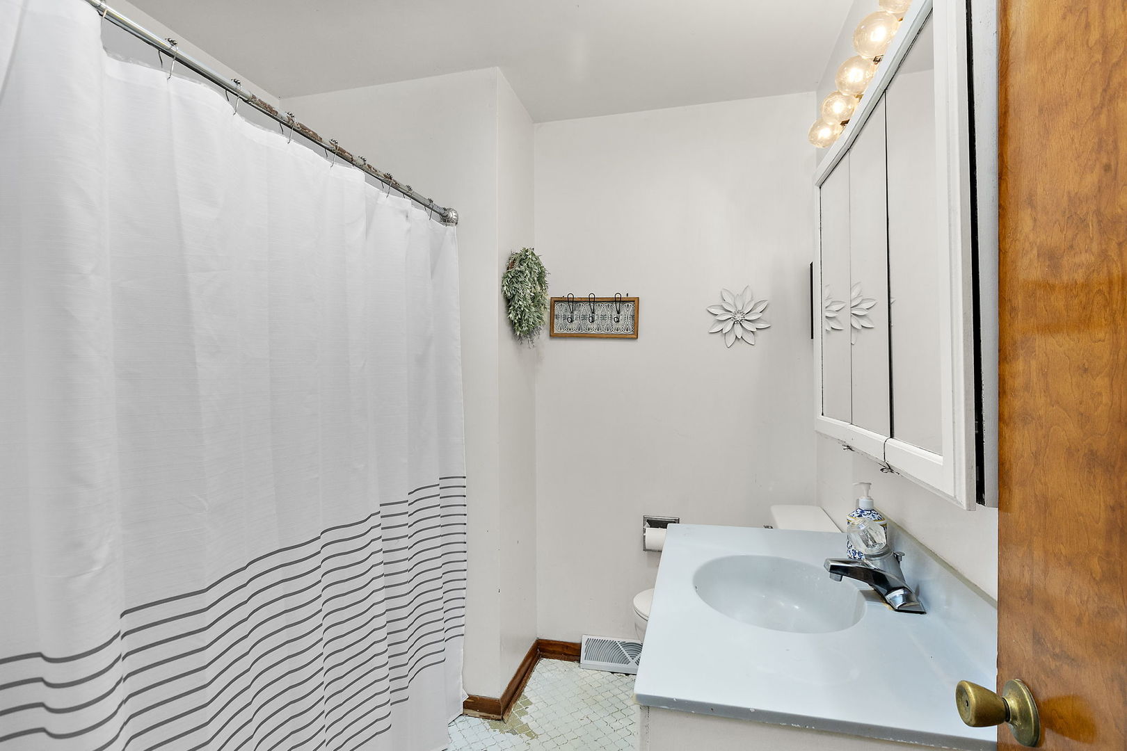 19474 Hahn Drive, DeKalb, IL 60115