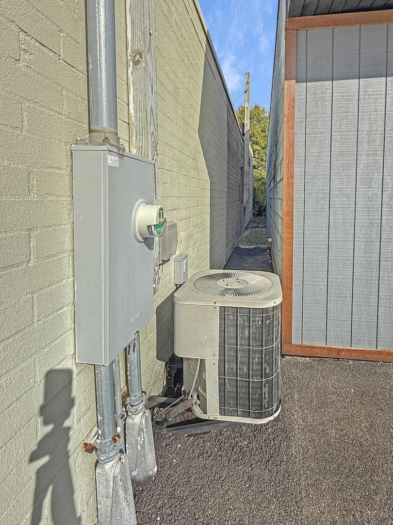 2904 W Il Route 120, McHenry, IL 60051