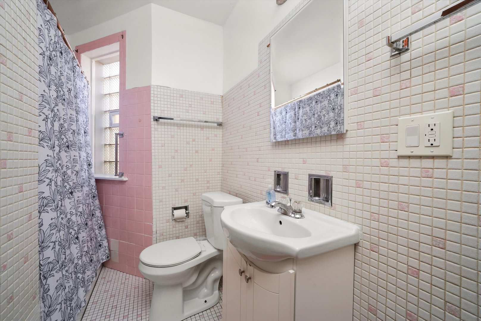 4928 W Altgeld Street, Chicago, IL 60639