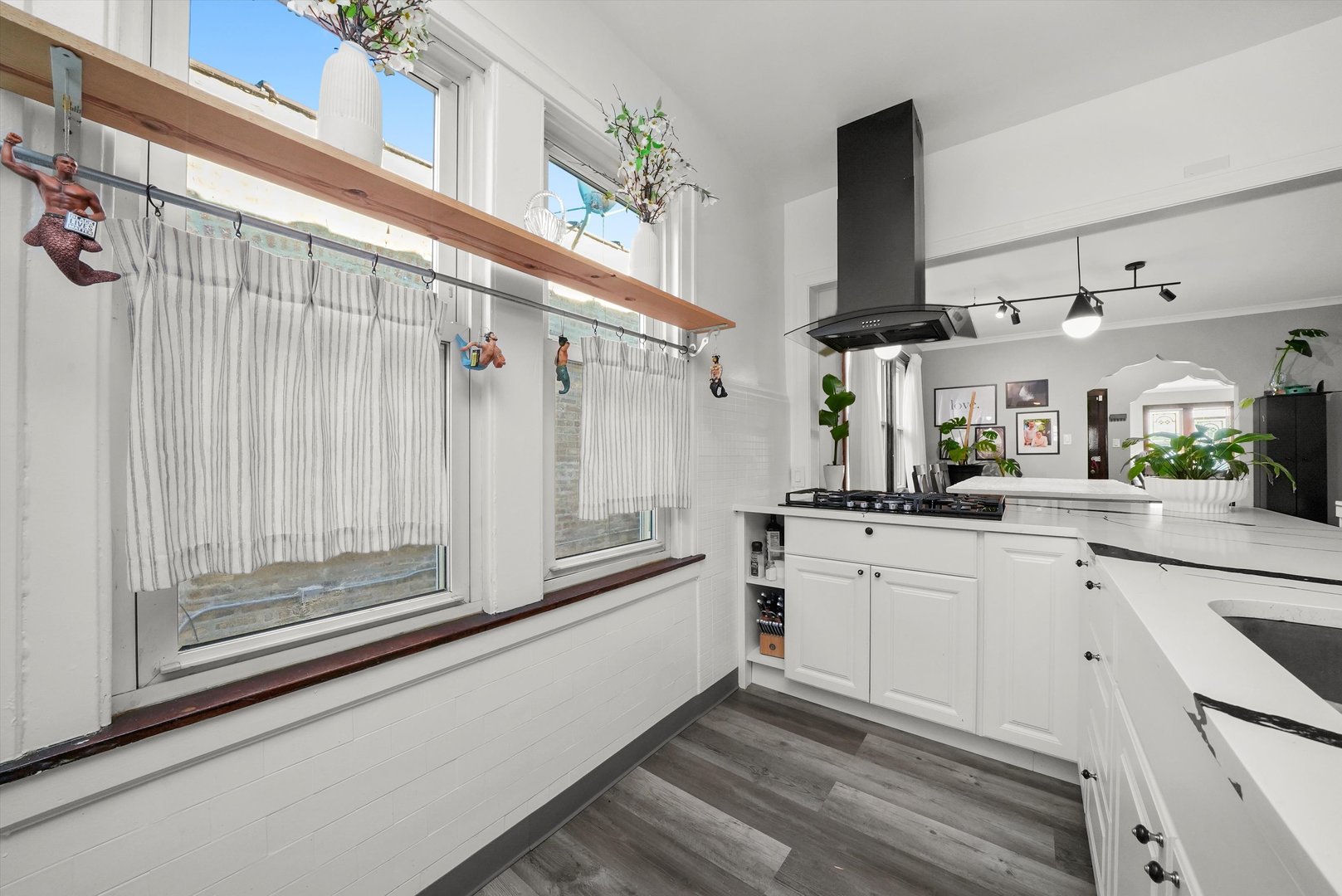 4928 W Altgeld Street, Chicago, IL 60639