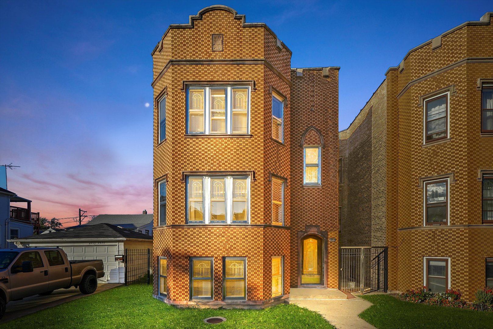 4928 W Altgeld Street, Chicago, IL 60639