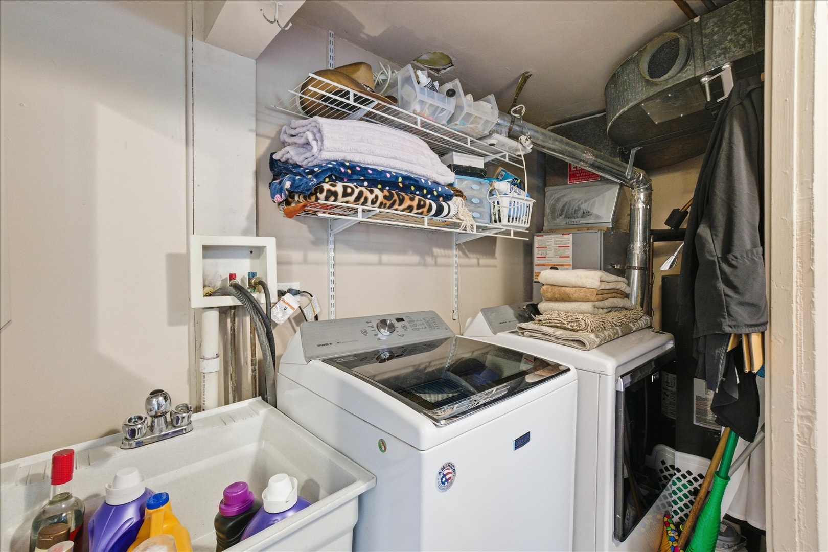 454 N Cedar Avenue, Wood Dale, IL 60191