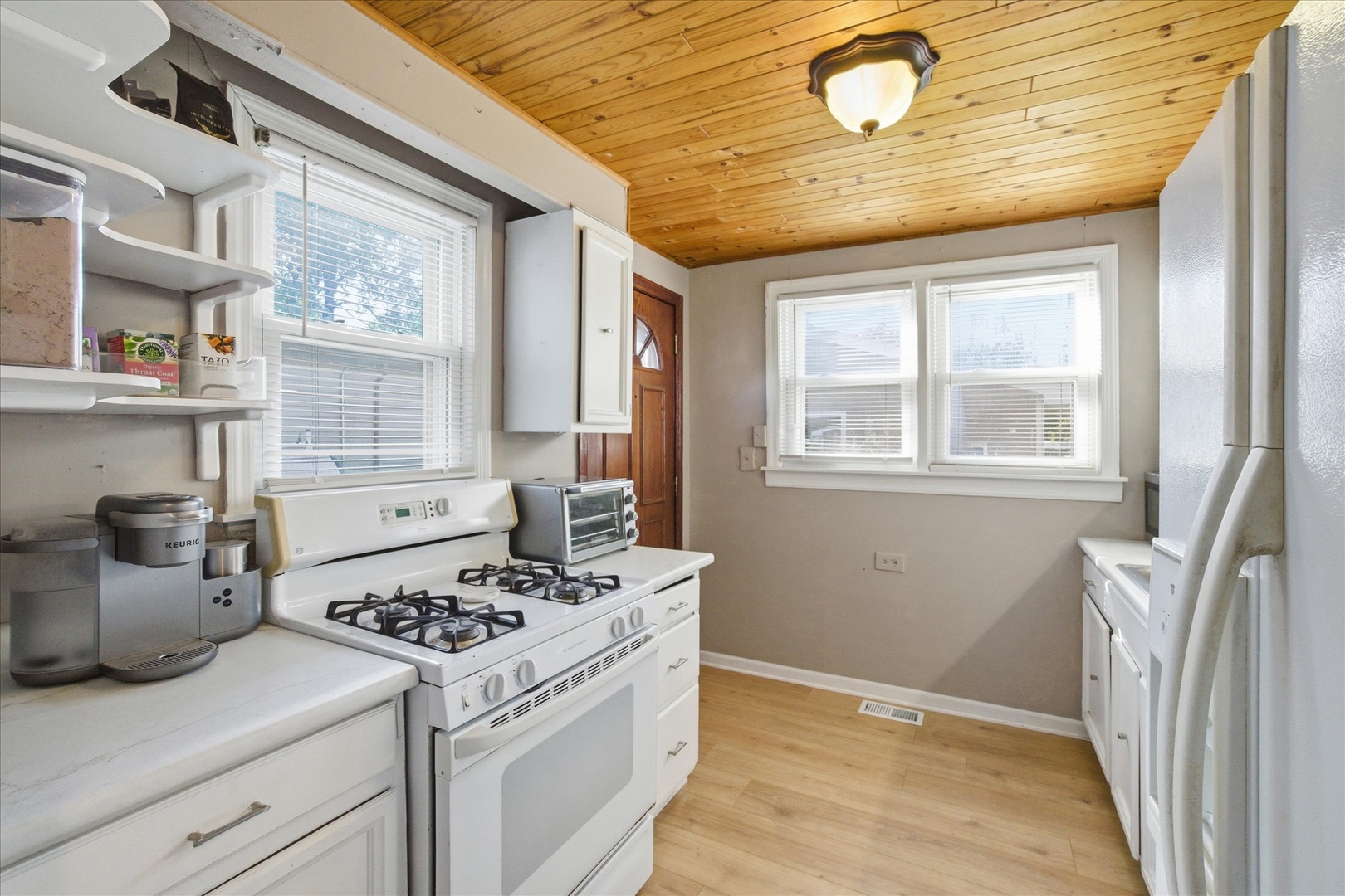 454 N Cedar Avenue, Wood Dale, IL 60191