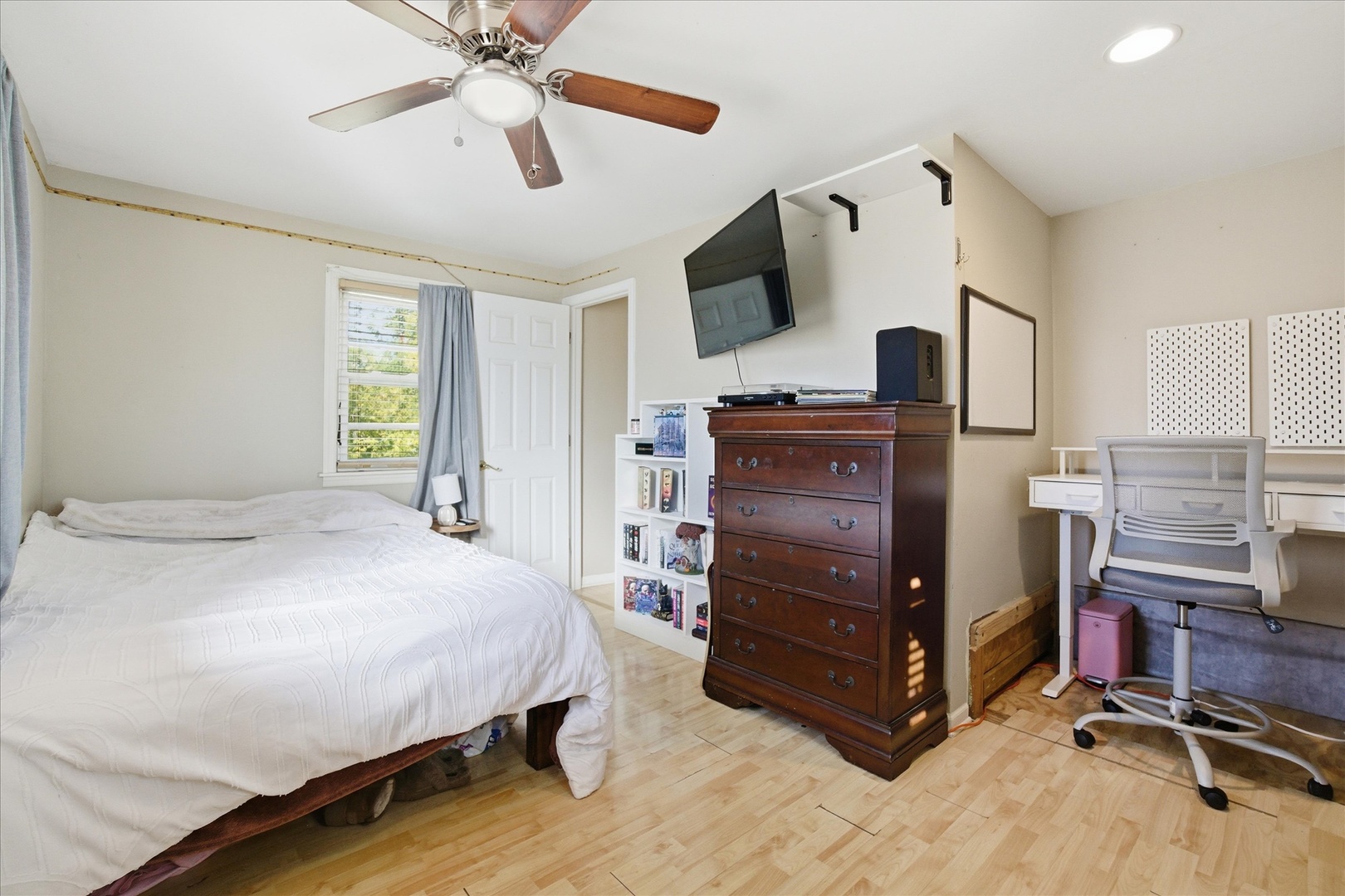 454 N Cedar Avenue, Wood Dale, IL 60191