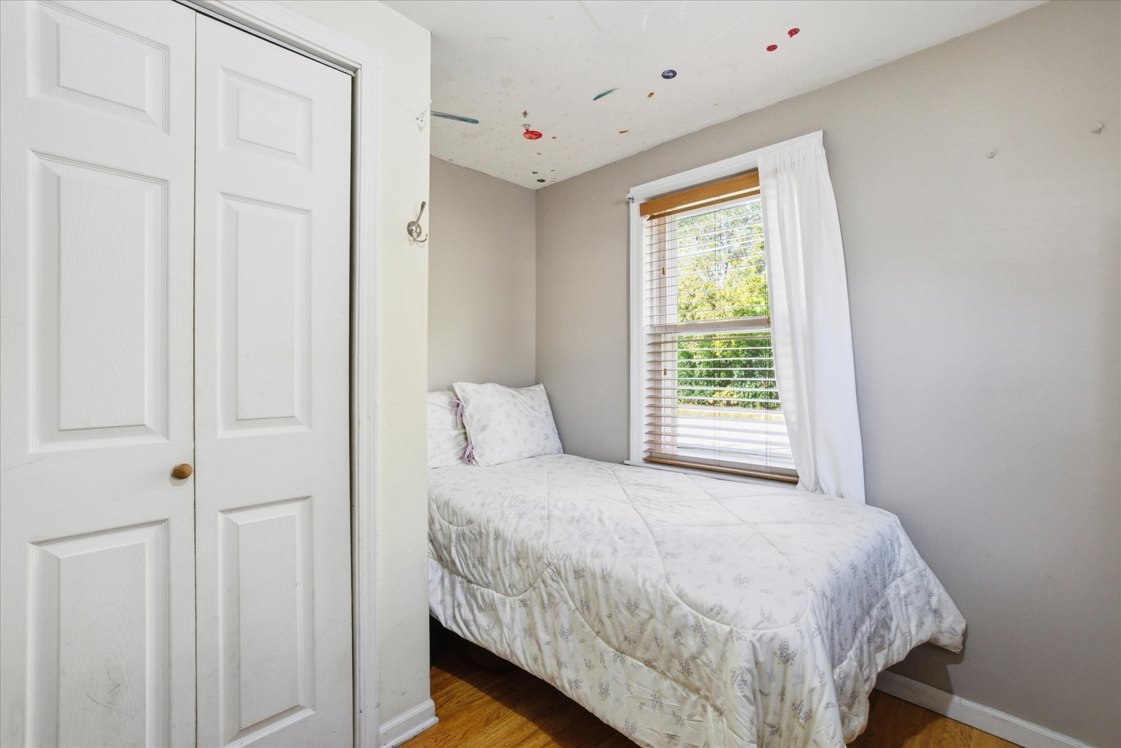 454 N Cedar Avenue, Wood Dale, IL 60191