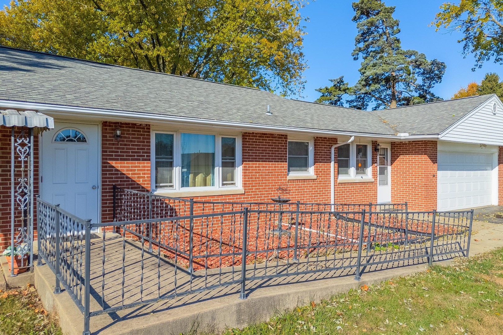 1006 Maple Hill Road, Bloomington, IL 61705