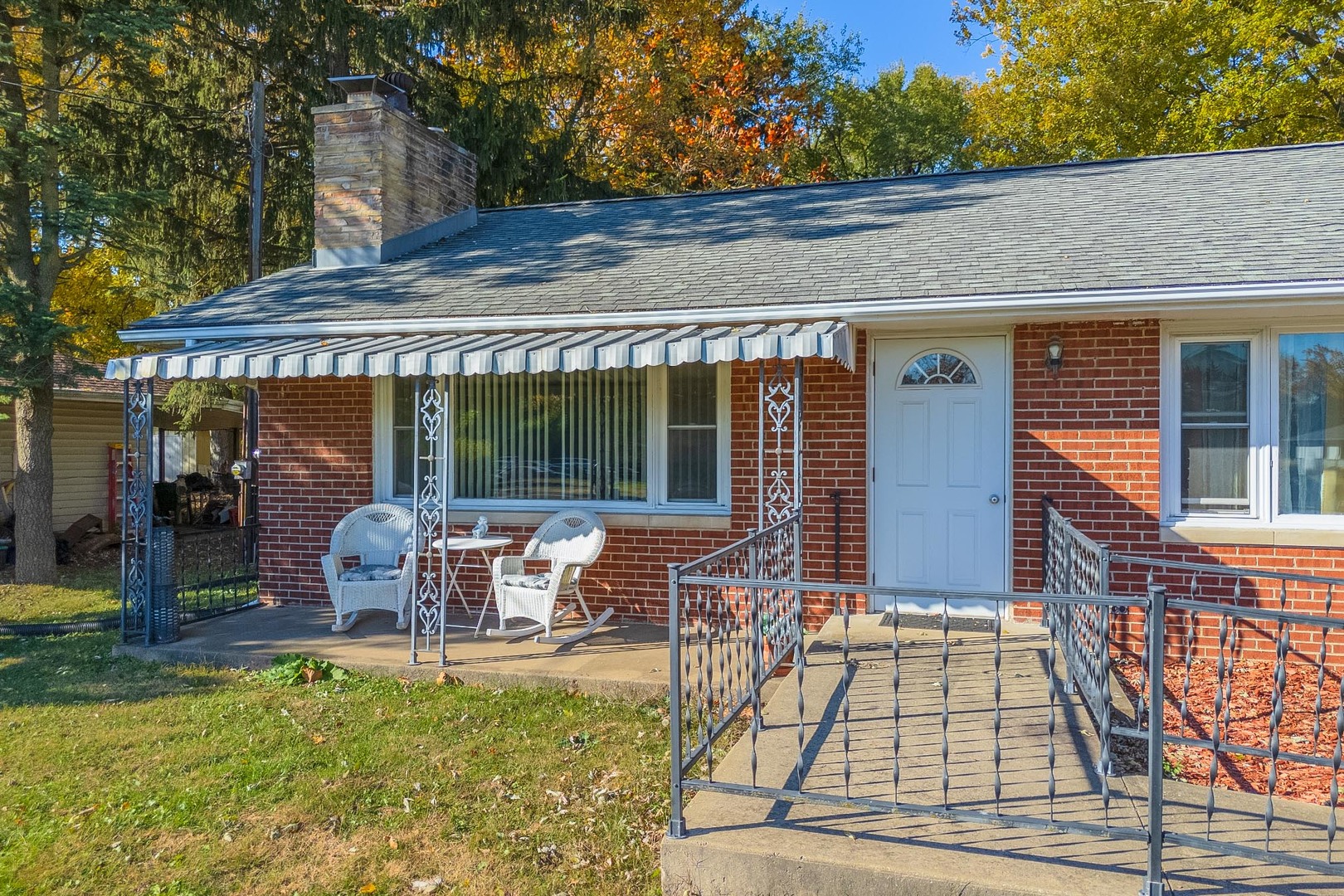 1006 Maple Hill Road, Bloomington, IL 61705