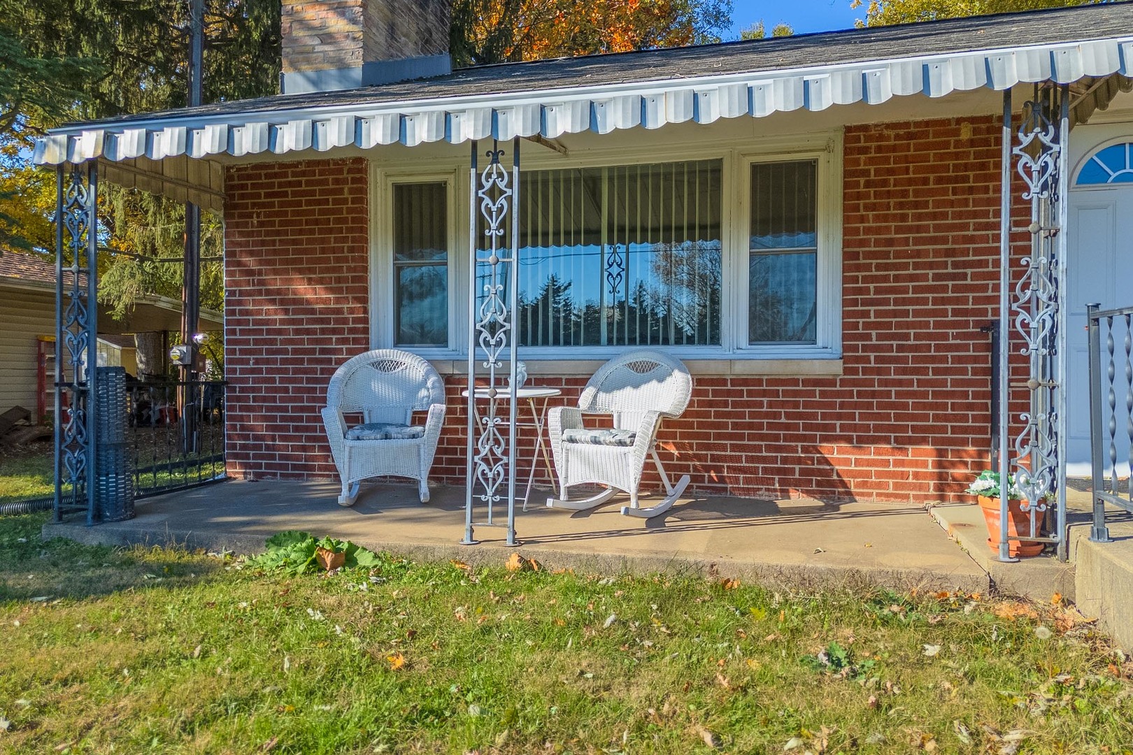 1006 Maple Hill Road, Bloomington, IL 61705