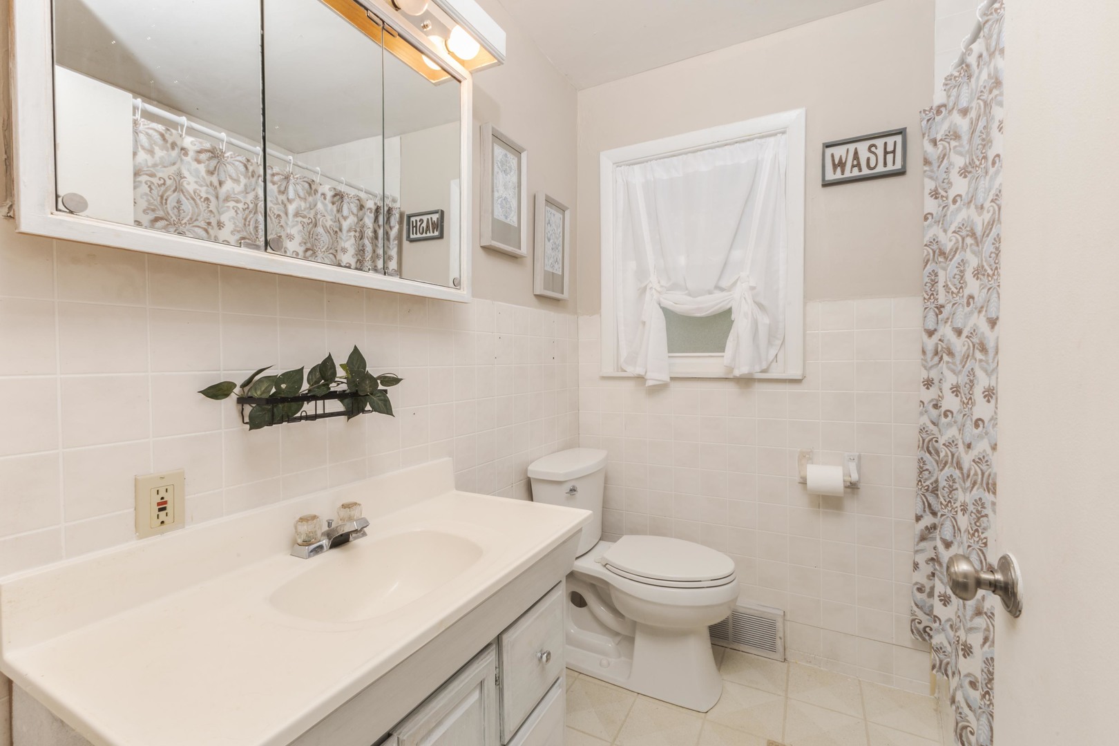 1006 Maple Hill Road, Bloomington, IL 61705