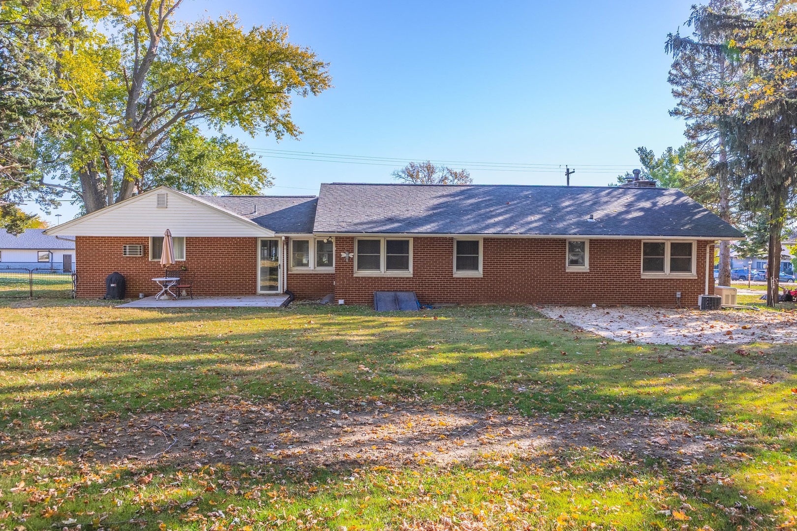 1006 Maple Hill Road, Bloomington, IL 61705