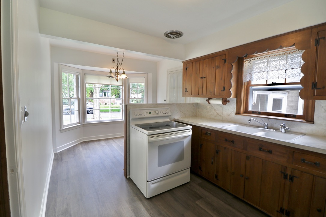 1111 S Washington Avenue, Park Ridge, IL 60068