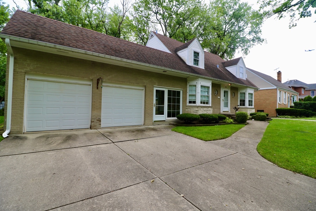 1111 S Washington Avenue, Park Ridge, IL 60068