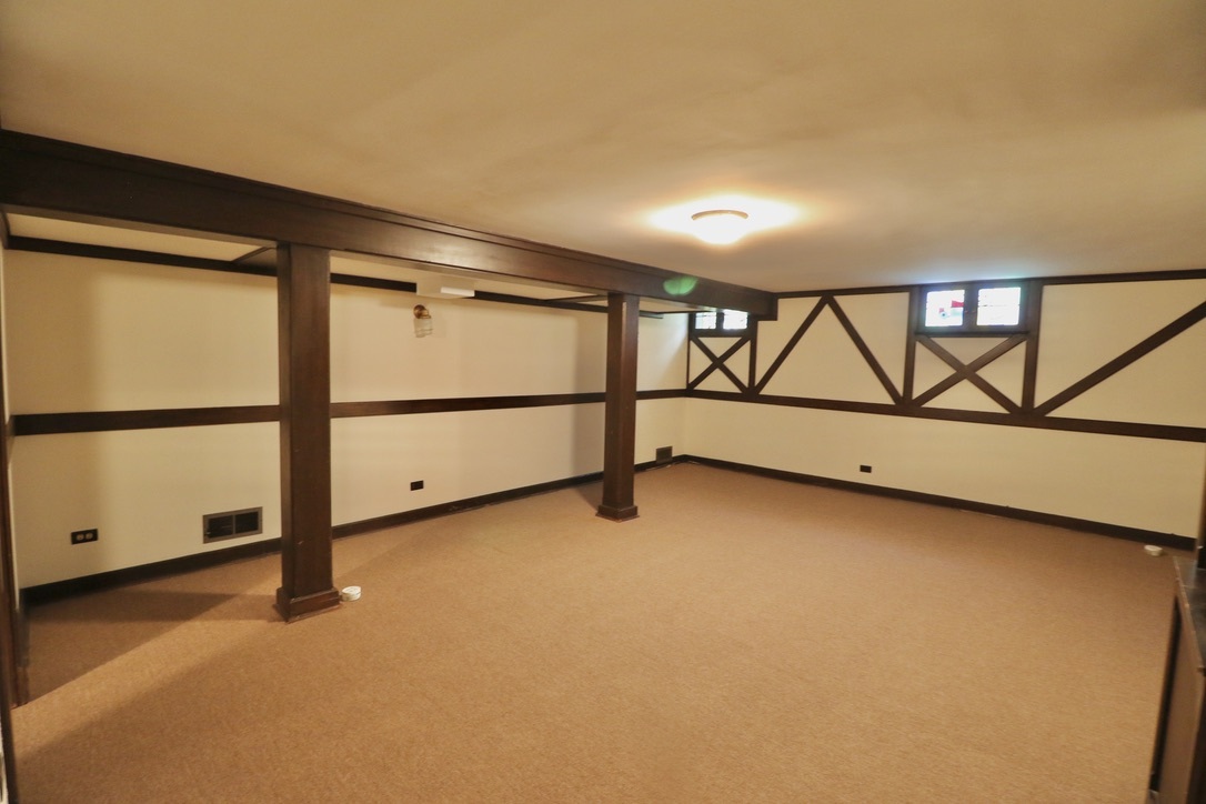 1111 S Washington Avenue, Park Ridge, IL 60068