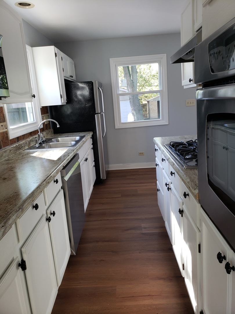 433 E High Street, Mundelein, IL 60060