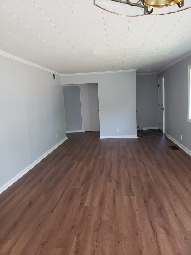 433 E High Street, Mundelein, IL 60060