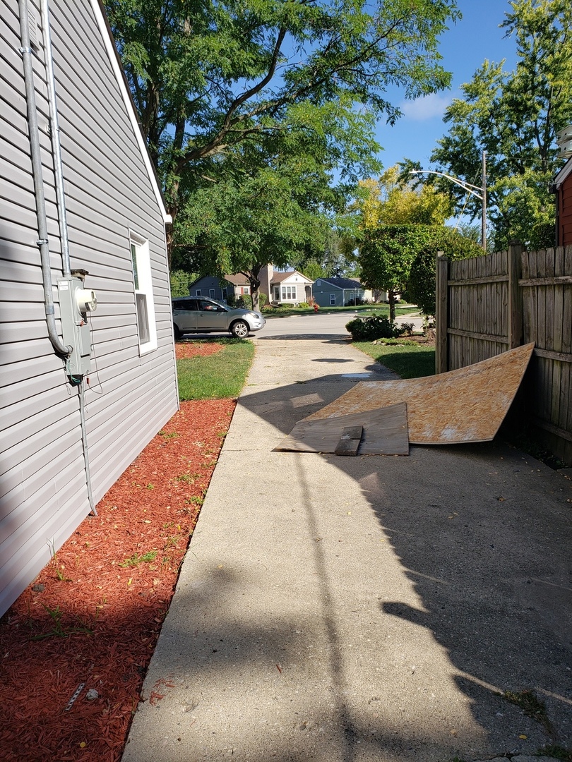 433 E High Street, Mundelein, IL 60060