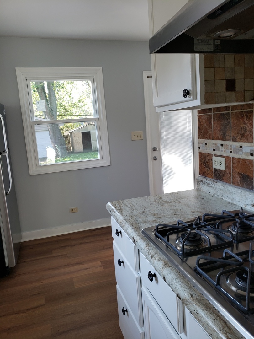 433 E High Street, Mundelein, IL 60060