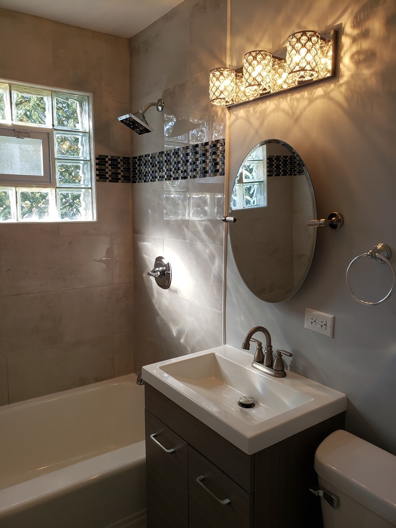 433 E High Street, Mundelein, IL 60060