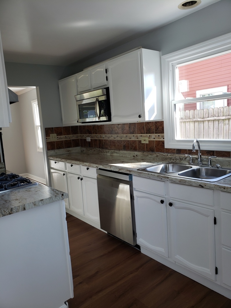 433 E High Street, Mundelein, IL 60060