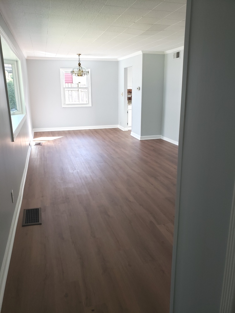 433 E High Street, Mundelein, IL 60060