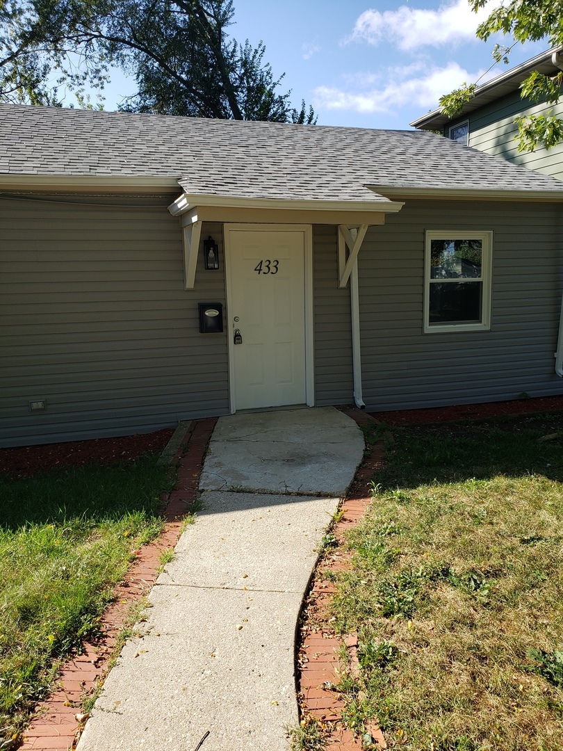 433 E High Street, Mundelein, IL 60060