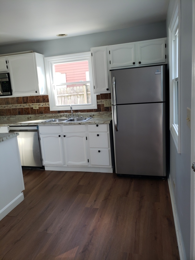 433 E High Street, Mundelein, IL 60060