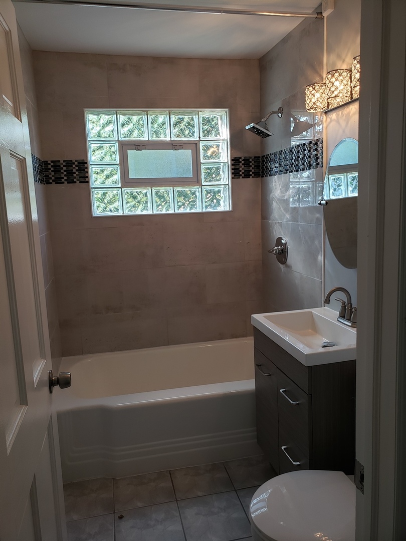 433 E High Street, Mundelein, IL 60060