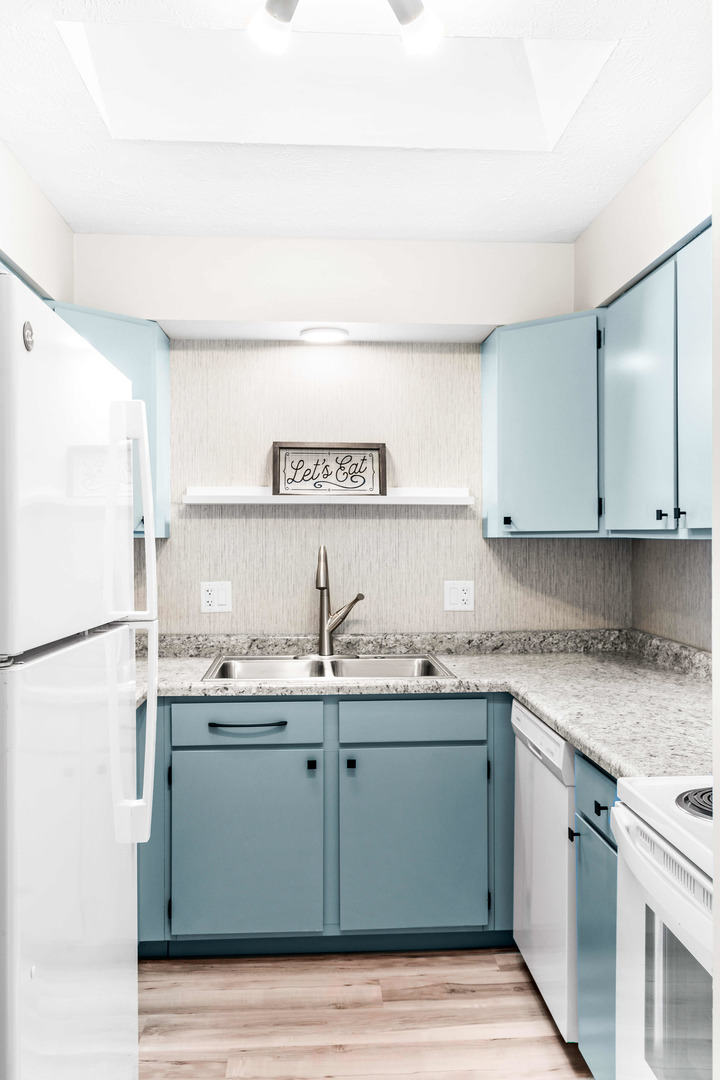 903 N Linden Street #17, Normal, IL 61761