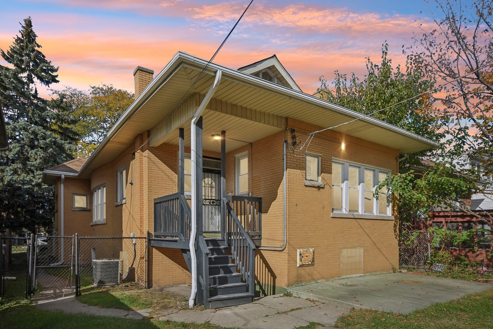 8153 S Champlain Avenue, Chicago, IL 60619